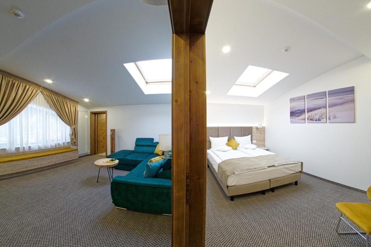 Aquarius Boutique Hotel Campulung Moldovenesc Room photo